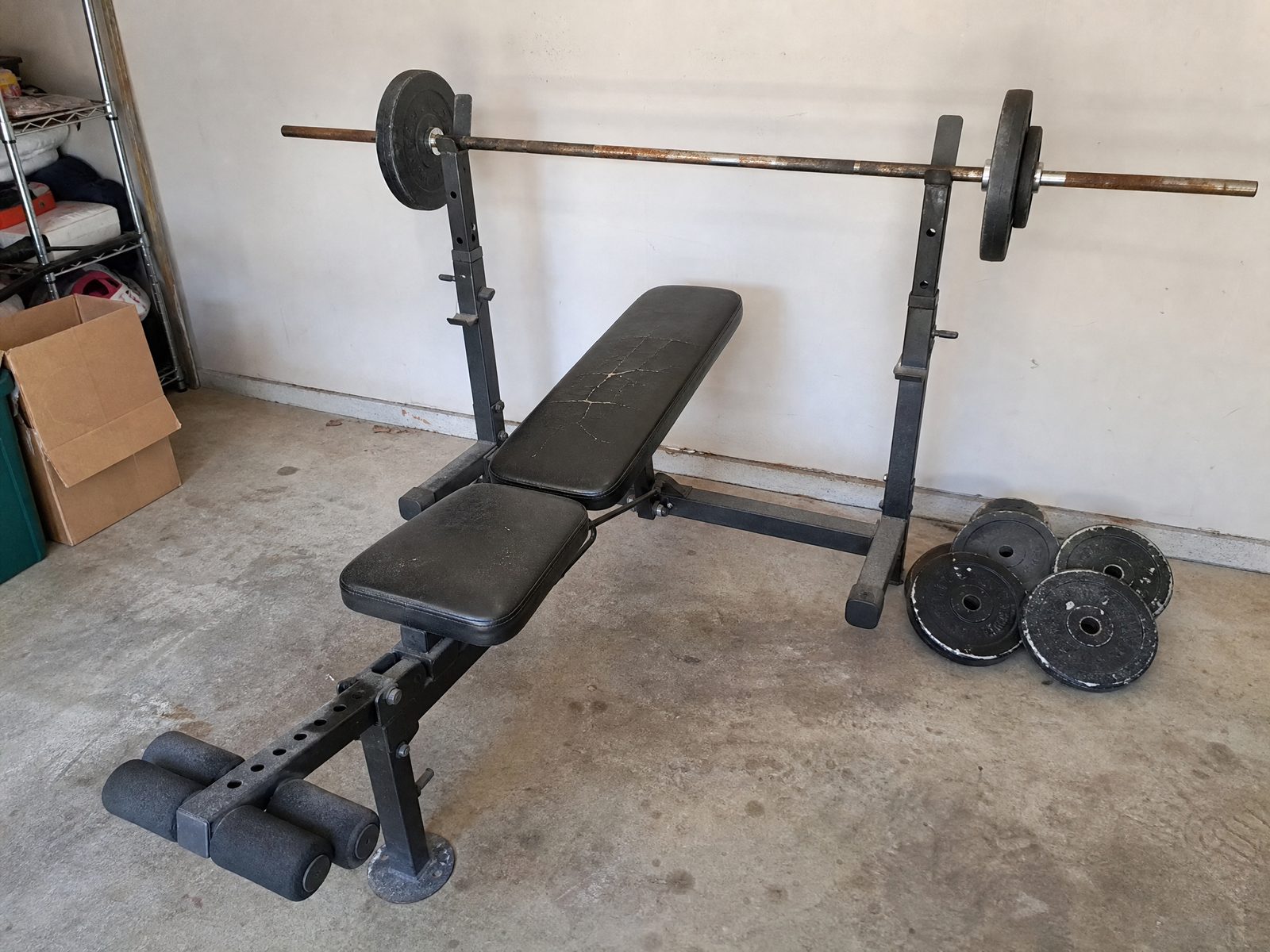 Weight bench and 40kg plates