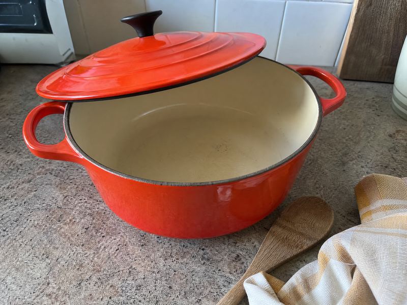 Le Creuset casserole dish 26cm