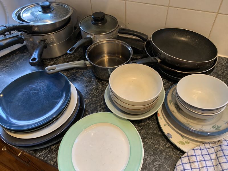 Kitchen bundle: pots, pans, plates