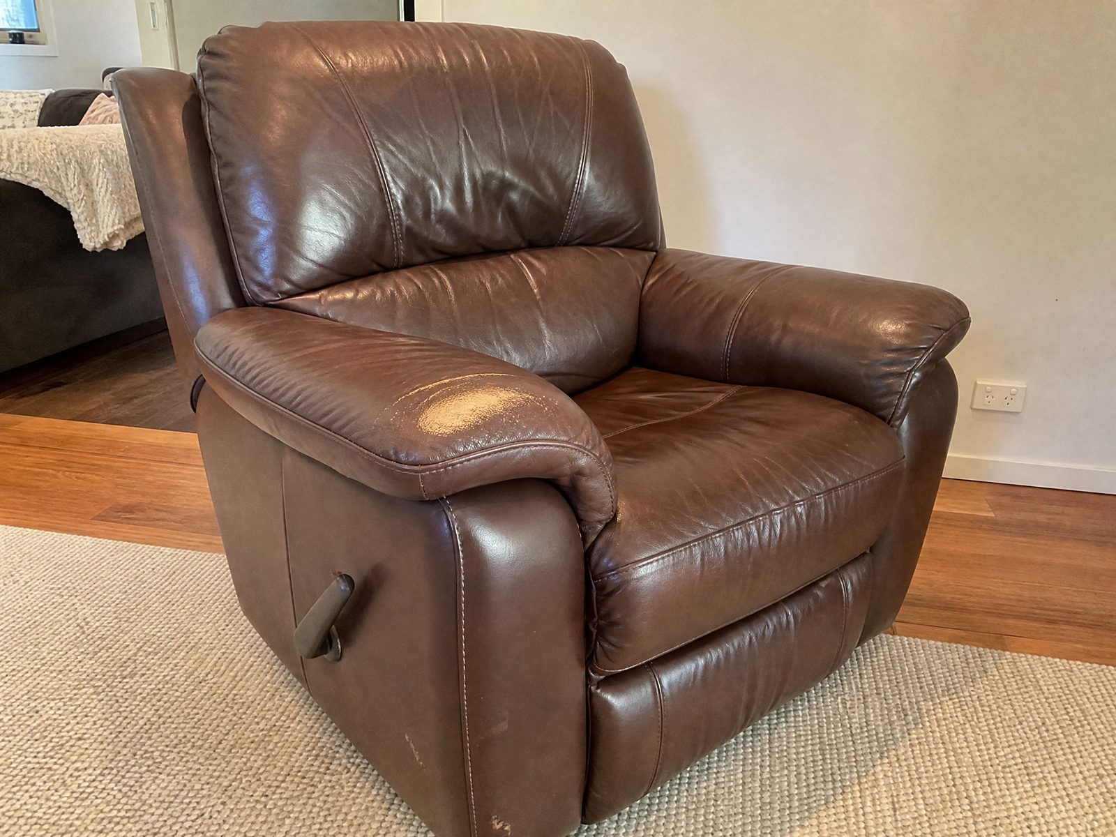 Recliner armchair